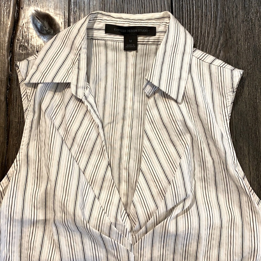 ❤️ Express Design Studio Top - Picture 2 of 4